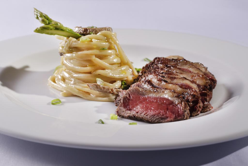 Sheraton Reserva Do Paiva Cabo de Santo Agostinho Luaran gambar A steak prepared sous-vide