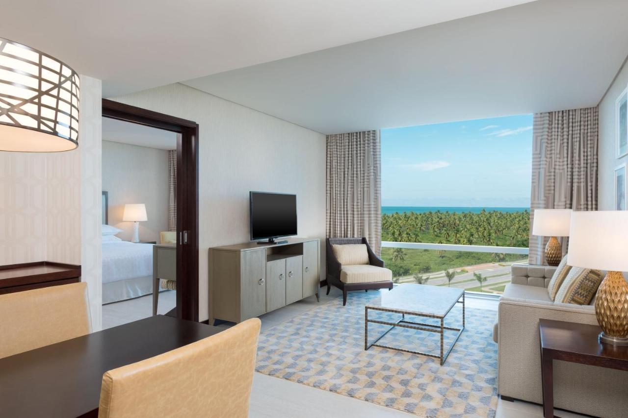 Sheraton Reserva Do Paiva Cabo de Santo Agostinho Luaran gambar A suite at the Hilton Cancun Resort