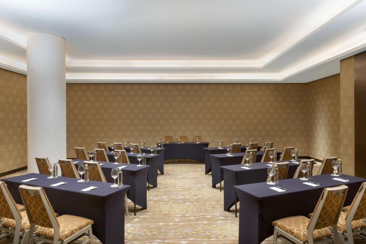 Sheraton Reserva Do Paiva Cabo de Santo Agostinho Luaran gambar A meeting room at the Four Seasons Hotel, London